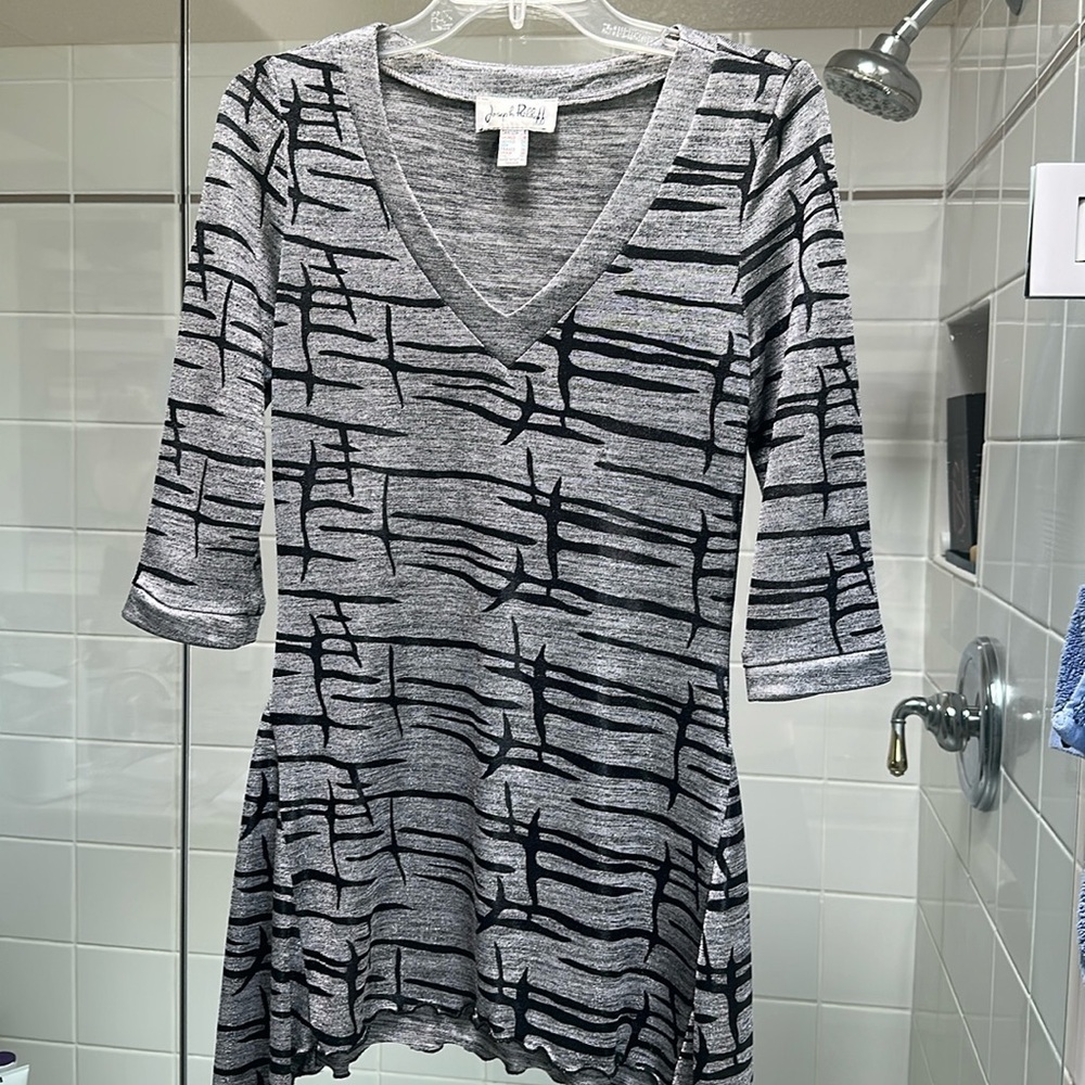 Joseph Ribkoff silver & black tunic with 3/4 sleeves.